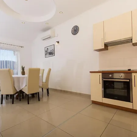 Apartment Apartman Bilic-gasic Marina